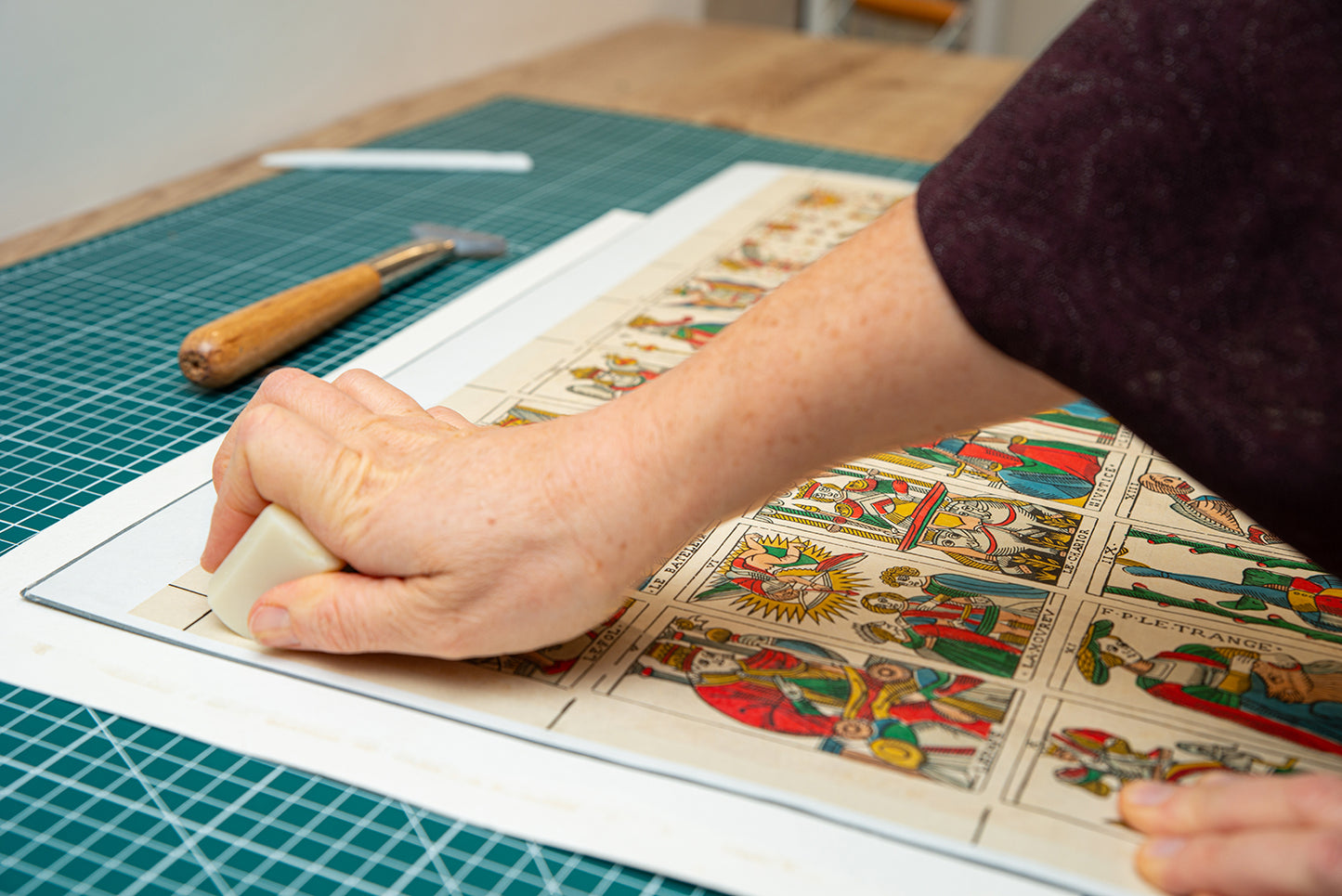 Échantillon Gratuit de Carte Artisanale de Luxe – Création de Jeu de Cartes Personnalisé